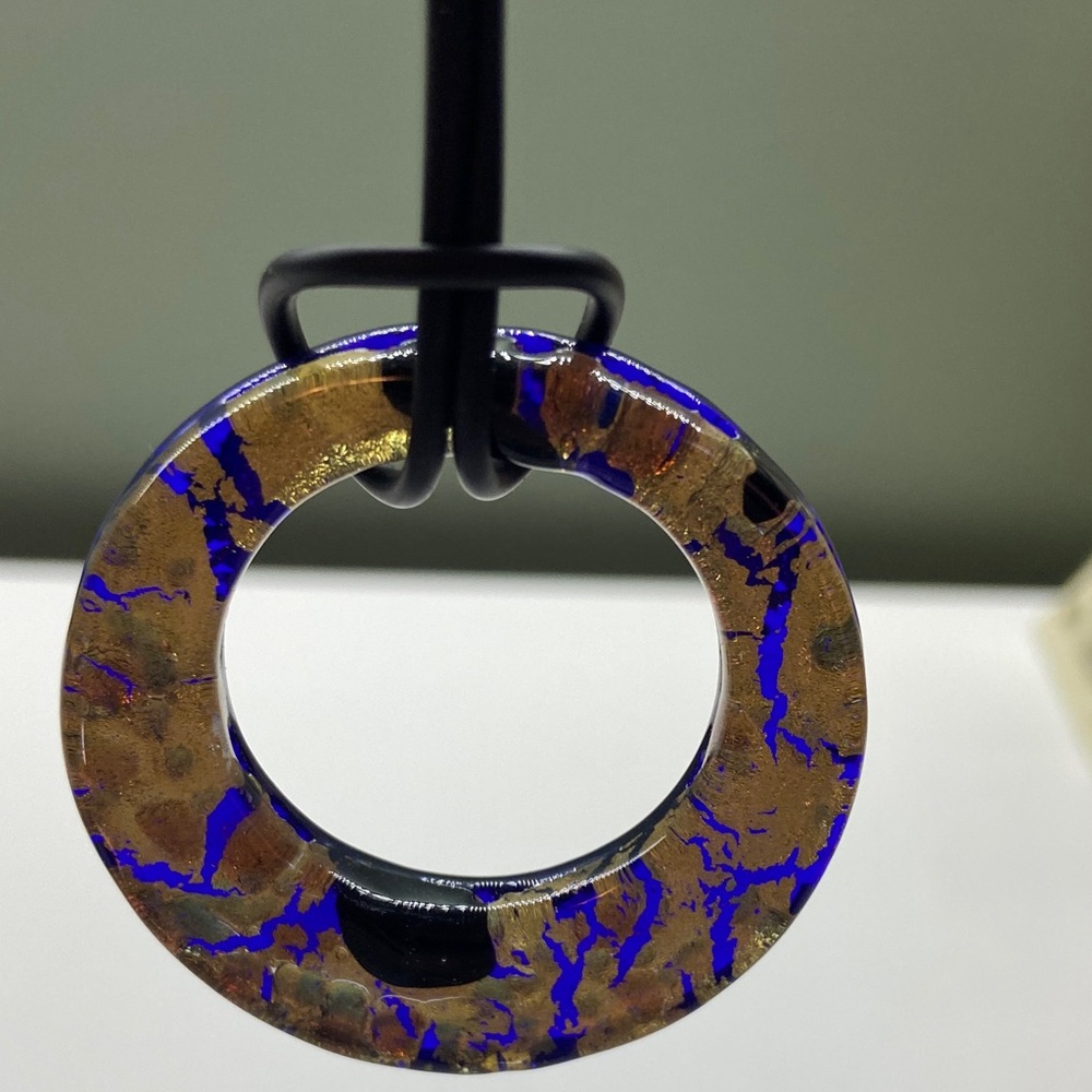 Elegant Blue and Gold Pendant Necklace